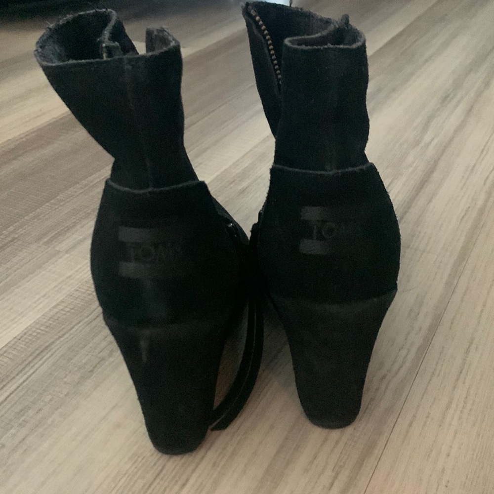 Toms wedges. Black. Size 8.